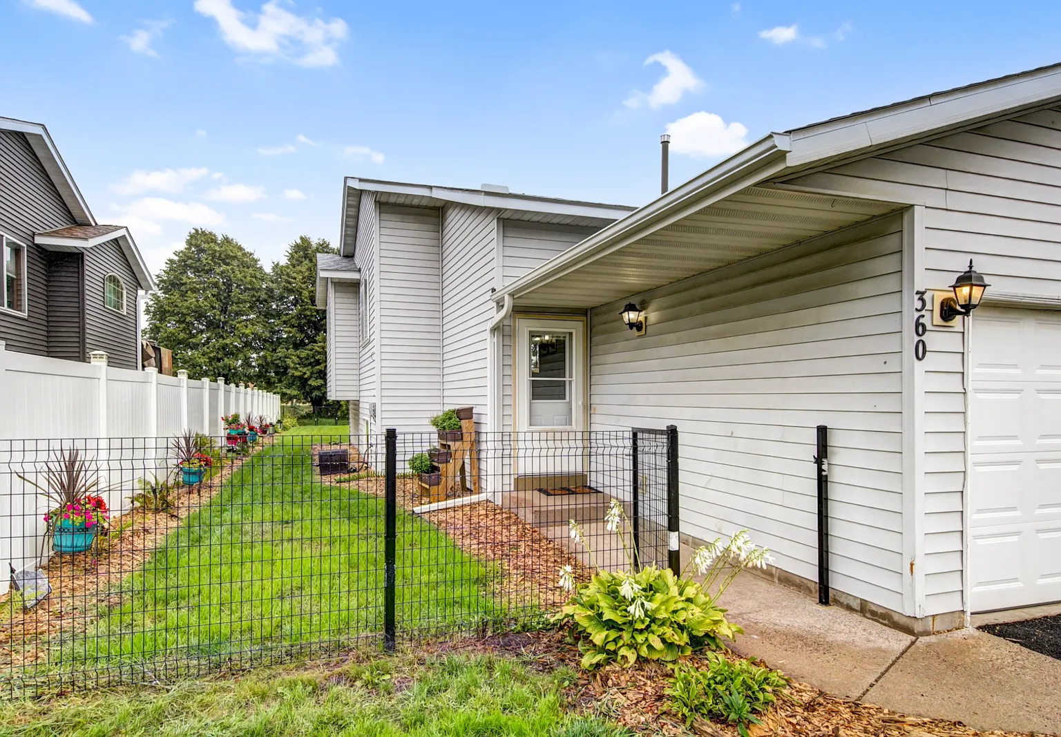 360 Cari Park Lane — Photo 2