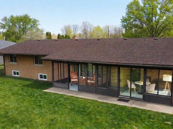 108 Meadow Lark Ln, La Porte, IN 46350