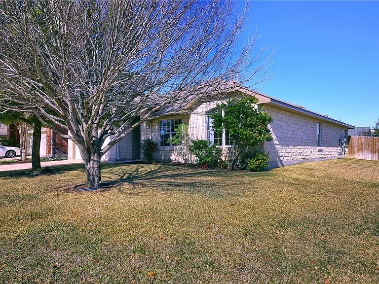 129 Copperwood Loop — Photo 2
