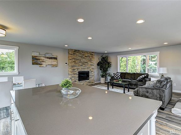 4th image of 6304 98th Pl NE