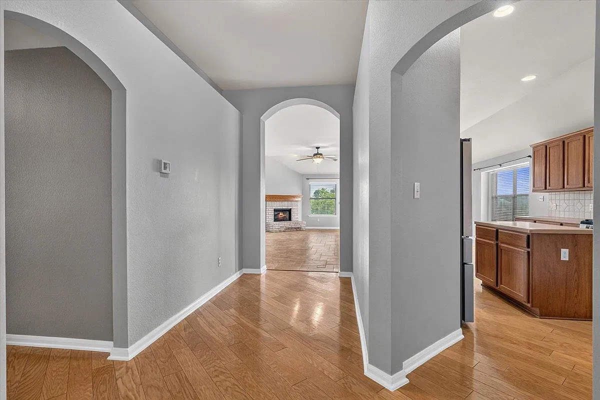 4 bed, 2.0 bath, 2257 sqft, $2,595 — Photo 3