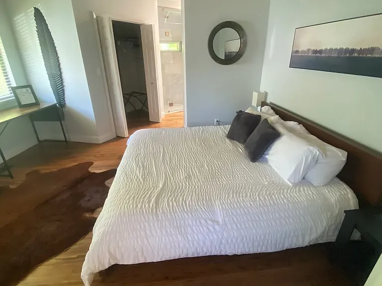 204 Castaway Trl — Photo 9
