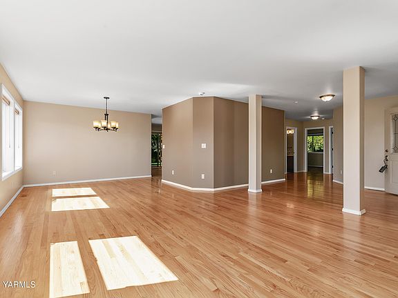 5th image of 606 N 65th Ave