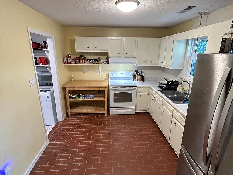 108 Thames Dr #2 — Photo 7