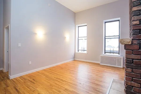 Rented by MNS | media 4