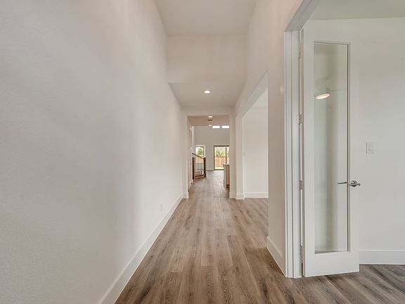 3rd image of 14296 Dorset Ln