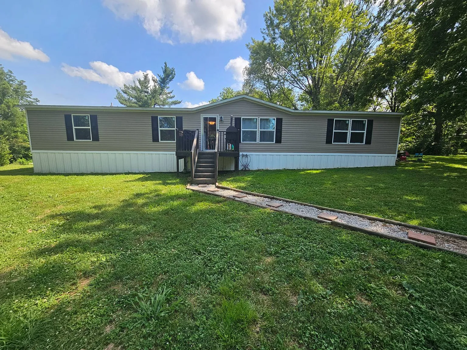 205 W North St photo 1