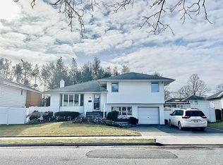 35 Middle Ln, Jericho, NY 11753