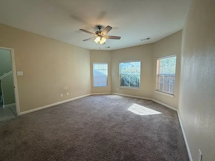 4 bed, 2.0 bath, 2138 sqft, $1,900 — Photo 4