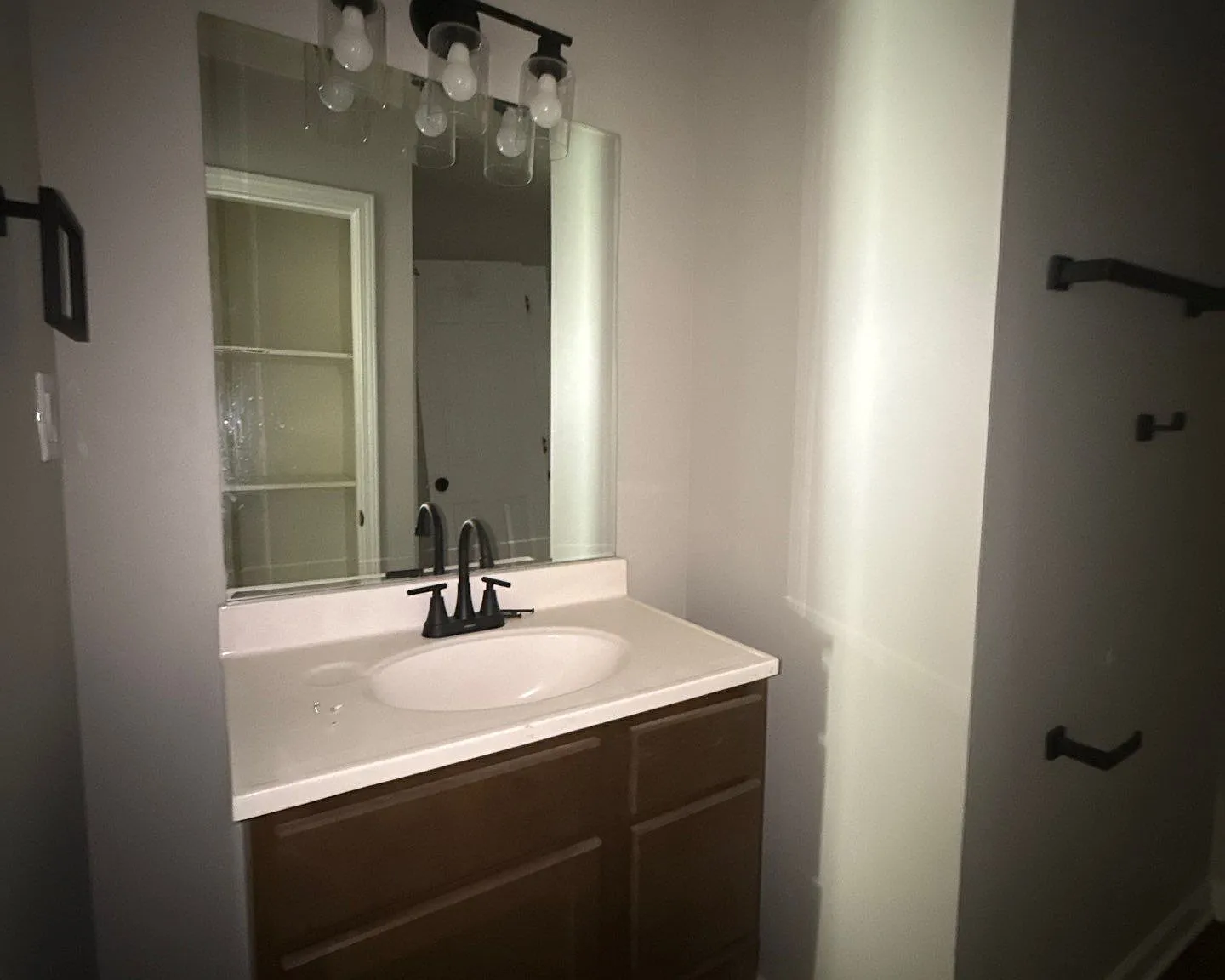 916 Monroe #4, Brownsville - Unit 1 — Photo 2