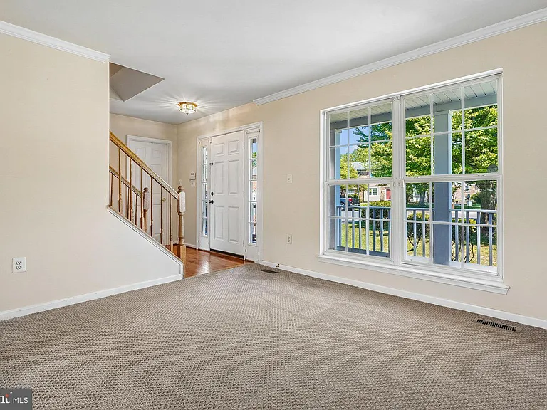 14677 Cloverdale Rd — Photo 15