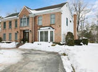 10 Walnut Ln, Manhasset, NY 11030