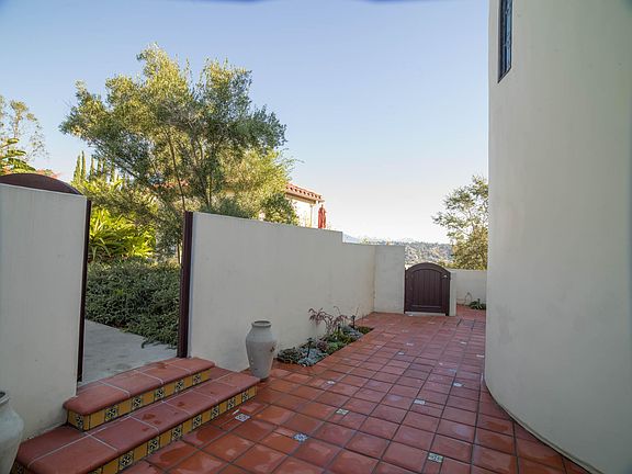 2nd image of 2274 Hidalgo Ave