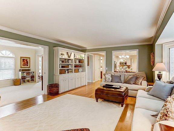 4th image of 5032 Seabrook Ln