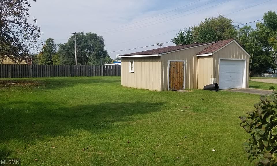 2nd image of 28 Prairie Ave SW