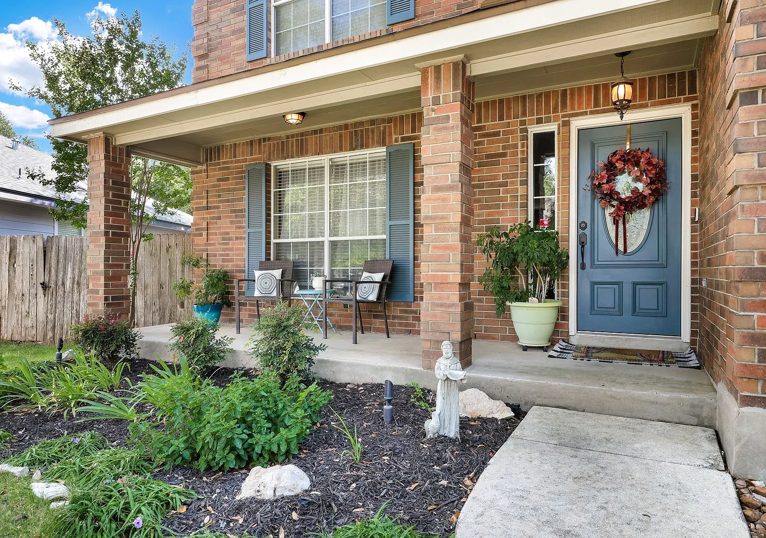 Stunning Two-Story in Helotes Crossing Gated Community — Photo 2