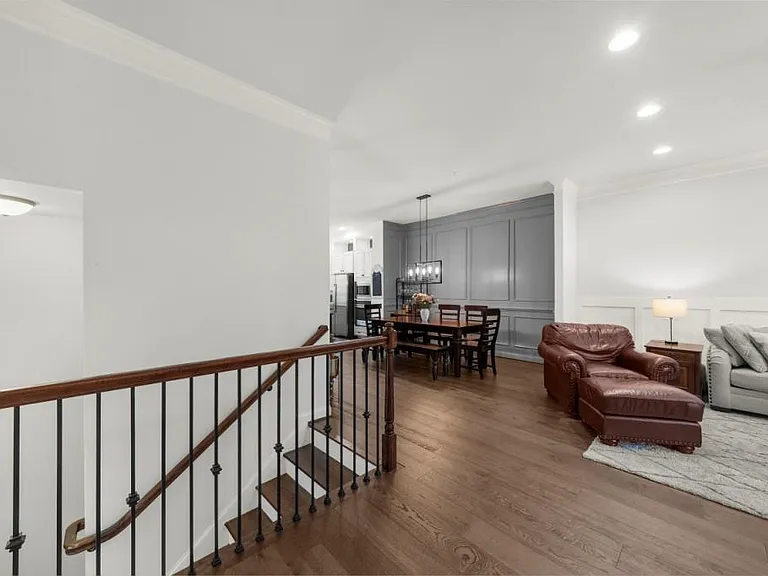 410 Rose Garden Ln — Photo 5