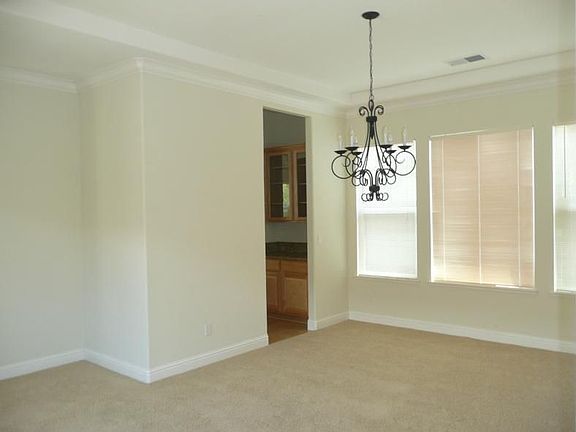 4th image of 4923 Village Green Dr