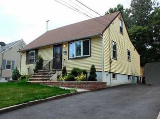 196 Old Rd, Sewaren, NJ 07077
