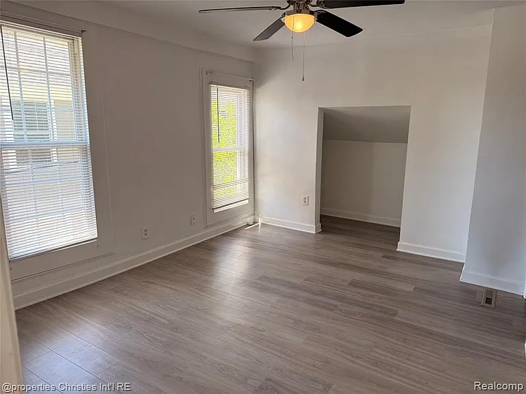 225 Fairgrove Ave — Photo 9