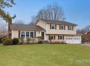 9 Pheasant Ln, Norwalk, CT 06854