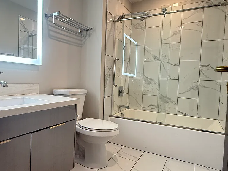 113 E 3rd St #202 — Photo 4