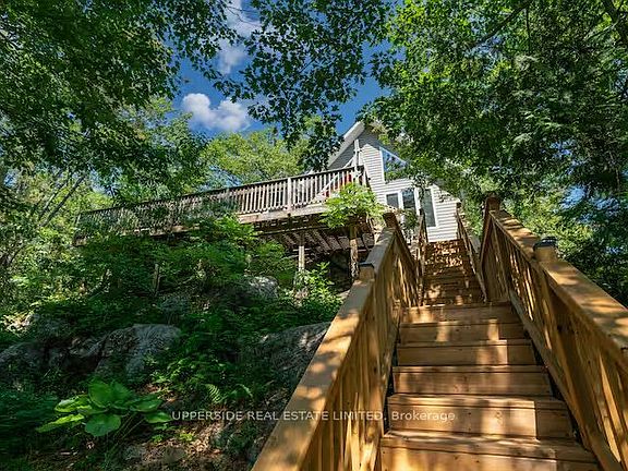 3rd image of 1040 Oak Rd