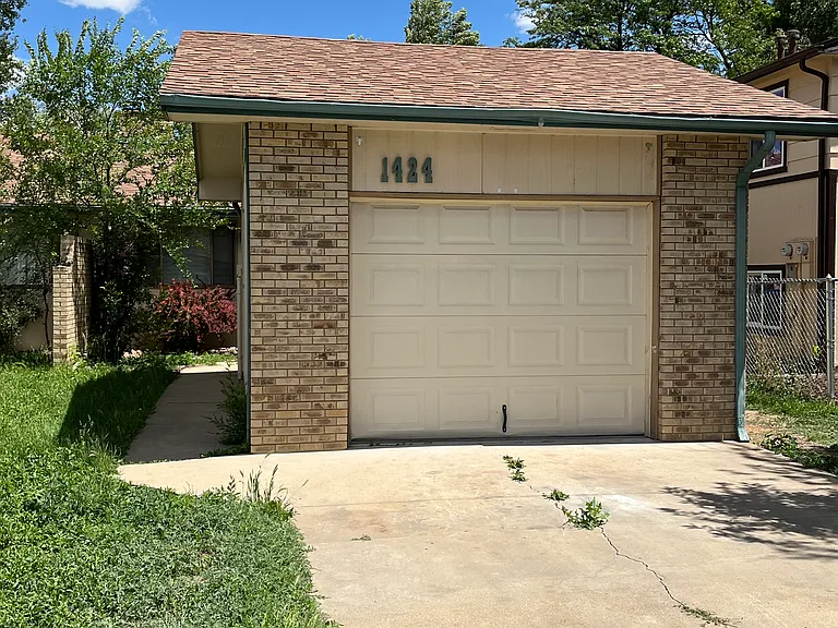 1424 Centennial Dr — Photo 1
