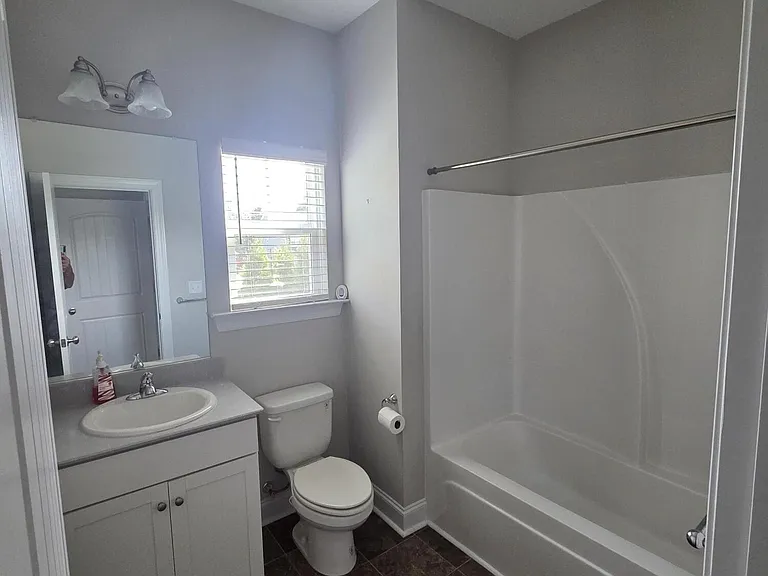 2105 Thornbury Cv — Photo 23