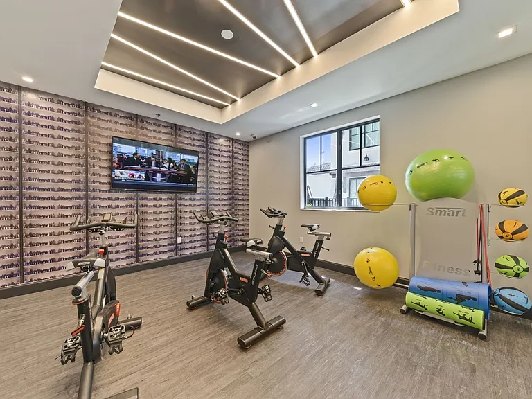 Ventura Pointe — Photo 11