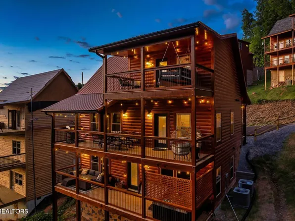 3284 Pine Peak Way, Sevierville, TN 37862