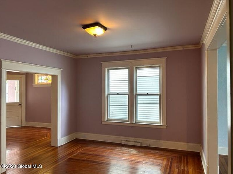 4th image of 1072 Parkwood Boulevard