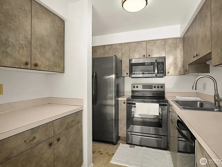 9030 Seward Park Ave S #411 — Photo 5