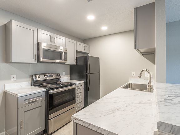 5th image of 1700 Baywood Dr #105
