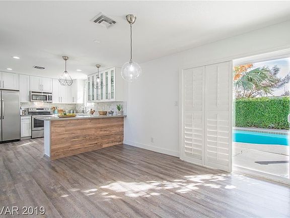 3rd image of 3477 La Paloma Ave