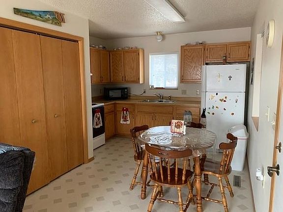 4th image of 1800 Holly St