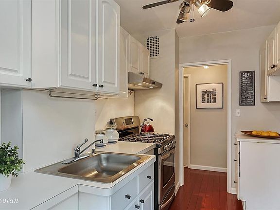 3rd image of 122 Ashland Pl #183
