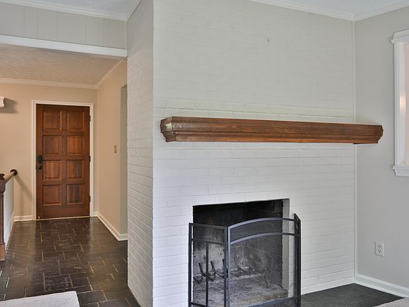 4th image of 2704 Heather Ln
