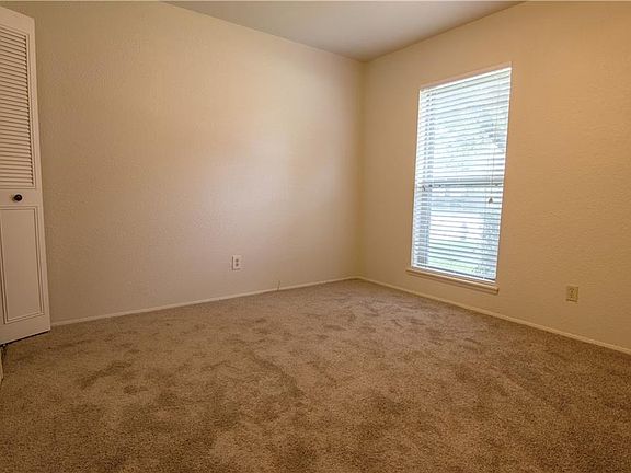 5th image of 1101 Hillwood Dr