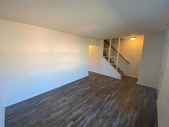 3rd image of 828 Bellows Ave