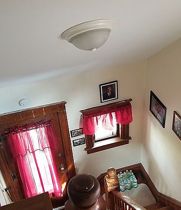 5th image of 105 Union St N