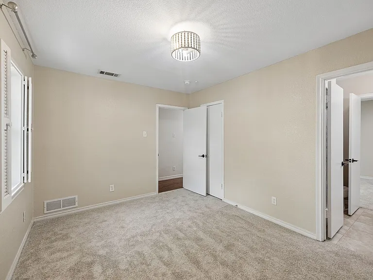 9734 Queenswood Ln — Photo 22