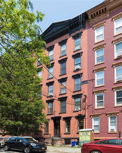 1st image of 929 Garden St #4R