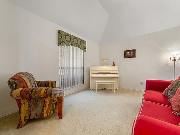 5th image of 1029 Weaver St