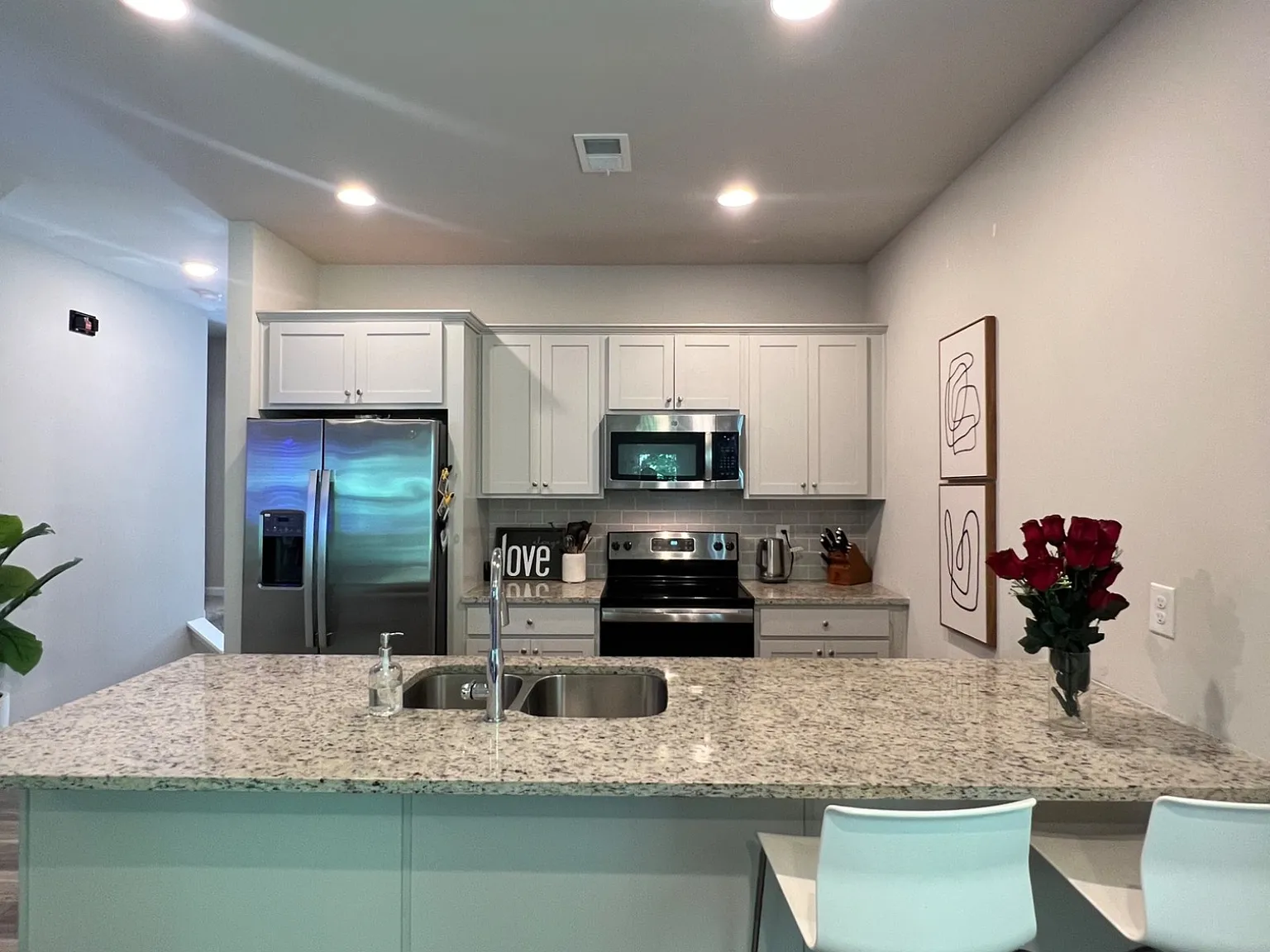 3 bed, 1536 sqft, $2,450 — Photo 3
