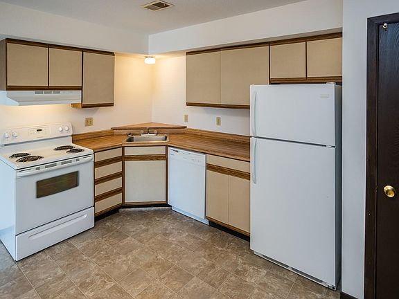 3rd image of 1812 Treetop Dr APT 6