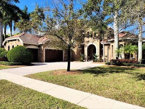3rd image of 10531 Versailles Boulevard