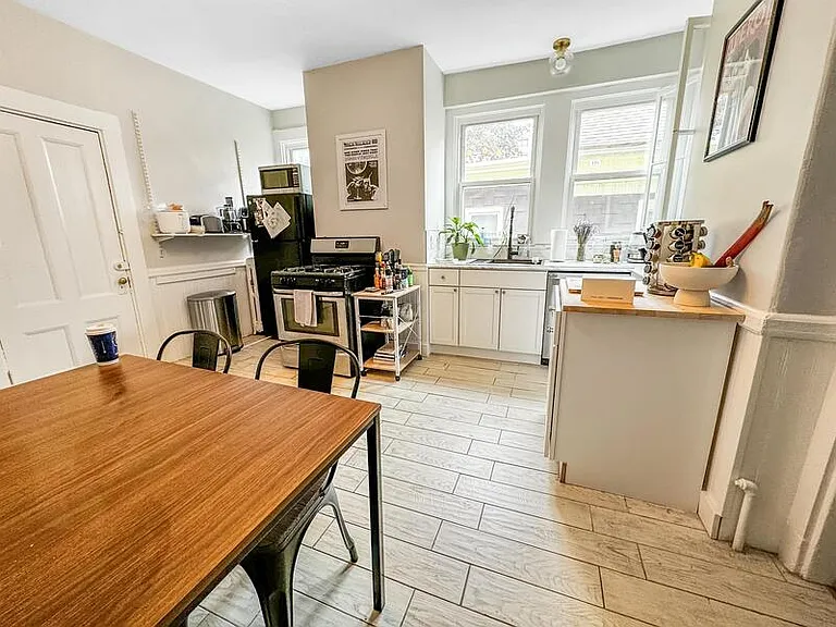 35 Essex St #1 — Photo 4