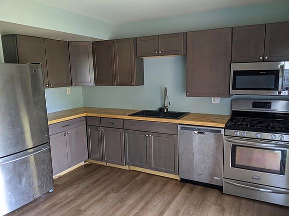 4th image of 566 Belmawr Pl