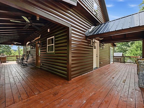 3rd image of 1158 Staghorn Road